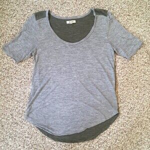 Madewell Women's Short Sleeve Scoop Neck Tee in Light Gray with Olive Accents